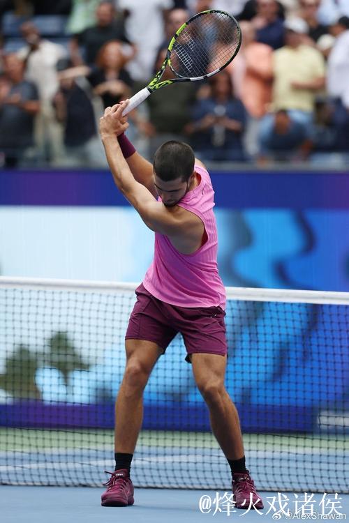 ATP总决赛-阿尔卡拉斯直落两盘击败阿利亚西姆 将与辛纳角逐冠军 ATP总决赛-阿尔卡拉斯直落两盘击败阿利亚西姆 将与辛纳角逐冠军